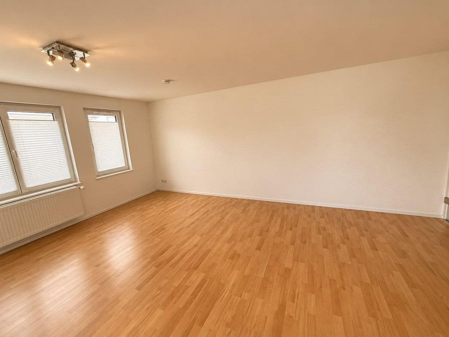 Prenájom bytu 2-izbový 52 m², Baden-Baden, Bádensko-Wurttembersko Prenájom bytu 2-izbový 52 m², Baden-Baden, Bádensko-Wurttembersko