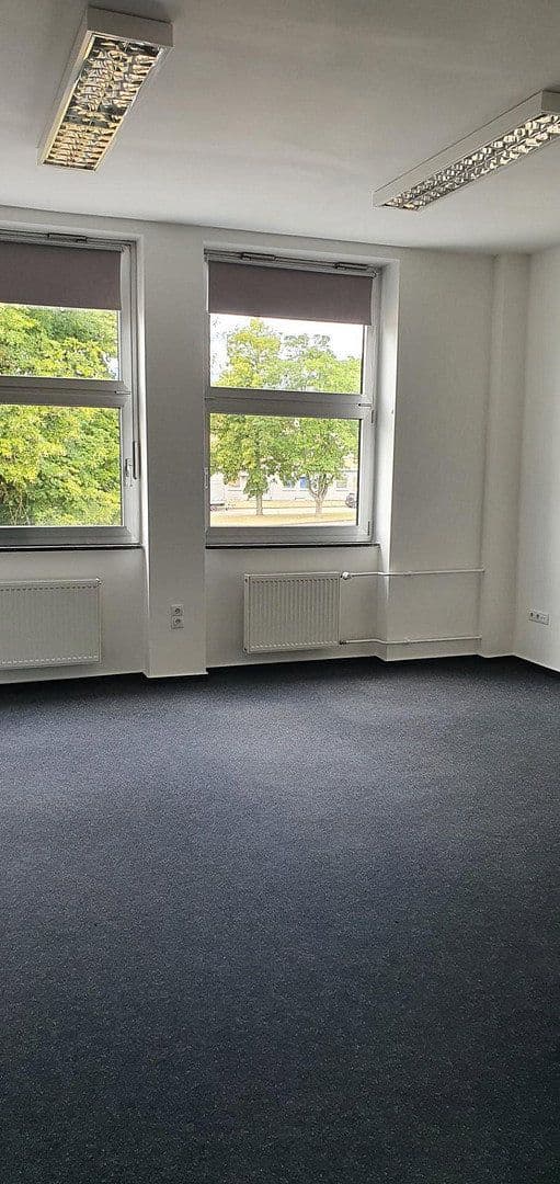 Prenájom kancelárie 2.000 m², Nagold, Bádensko-Wurttembersko Prenájom kancelárie 2.000 m², Nagold, Bádensko-Wurttembersko