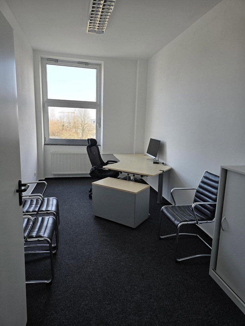 Prenájom kancelárie 2.000 m², Nagold, Bádensko-Wurttembersko Prenájom kancelárie 2.000 m², Nagold, Bádensko-Wurttembersko