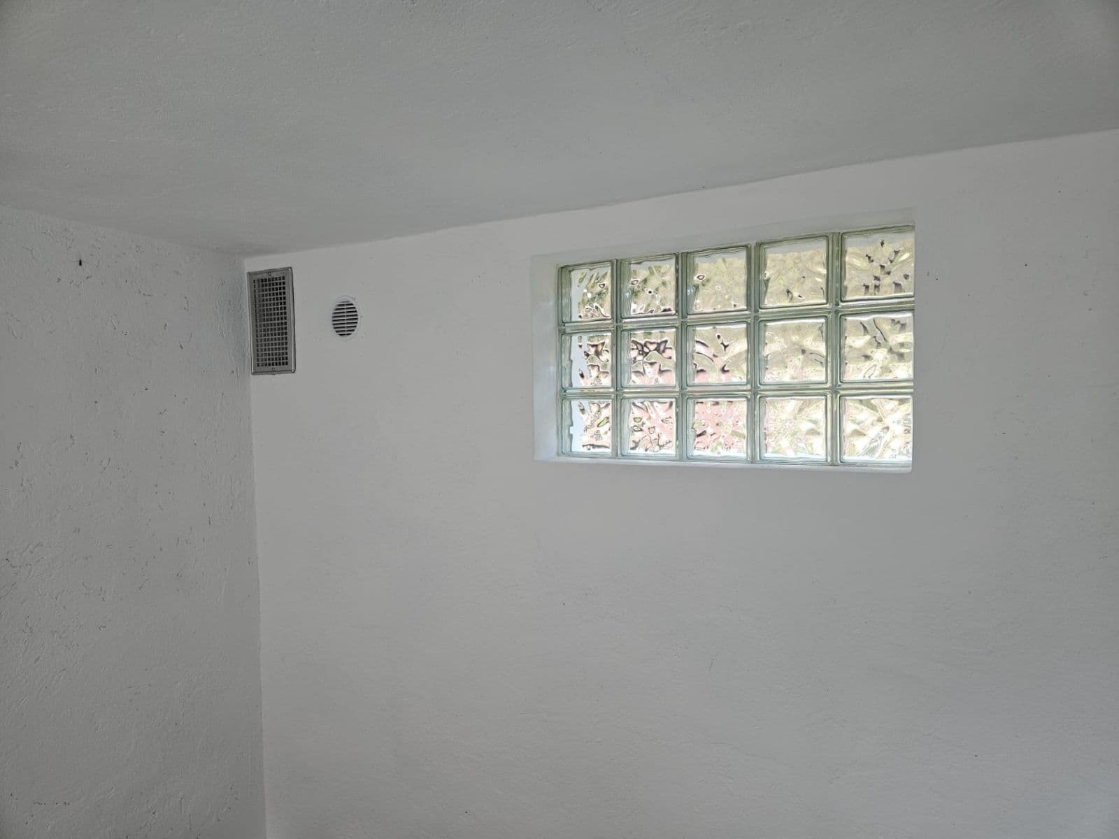 Predaj garáže 45 m², Desná, Liberecký kraj Predaj garáže 45 m², Desná, Liberecký kraj