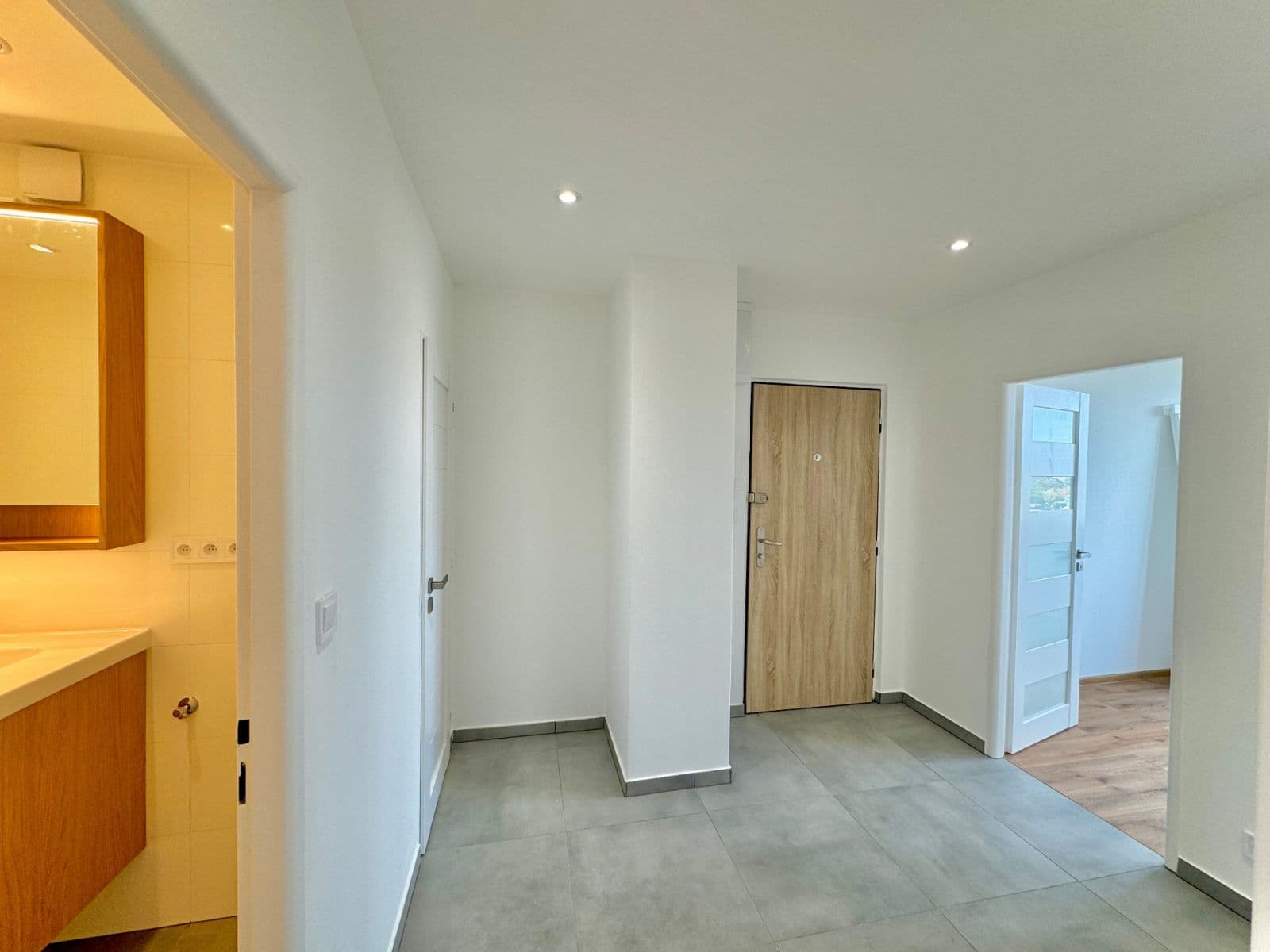 Prenájom bytu 3-izbový 68 m², Frýdlantská, Praha, Praha Prenájom bytu 3-izbový 68 m², Frýdlantská, Praha, Praha