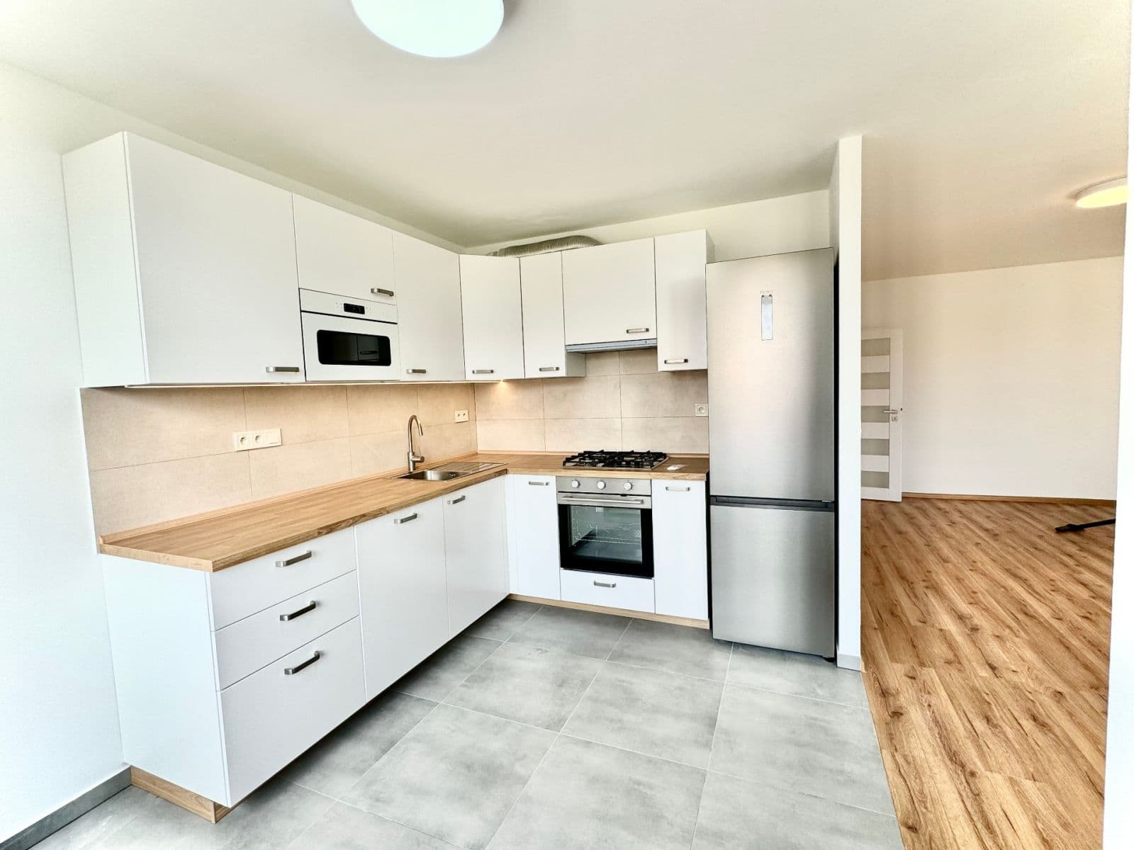Prenájom bytu 3-izbový 68 m², Frýdlantská, Praha, Praha Prenájom bytu 3-izbový 68 m², Frýdlantská, Praha, Praha