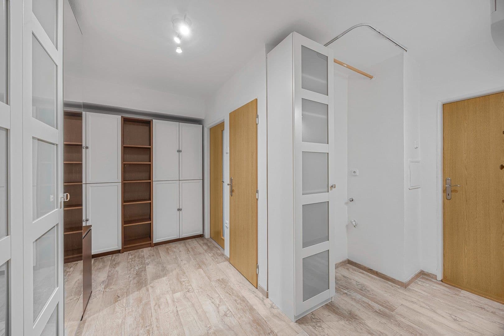 Prenájom bytu 3-izbový 71 m², Svépomoci, Praha, Praha Prenájom bytu 3-izbový 71 m², Svépomoci, Praha, Praha