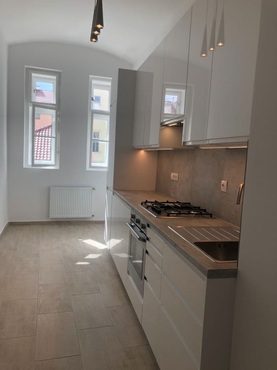 Prenájom bytu 2-izbový 80 m², Odborů, Praha, Praha Prenájom bytu 2-izbový 80 m², Odborů, Praha, Praha