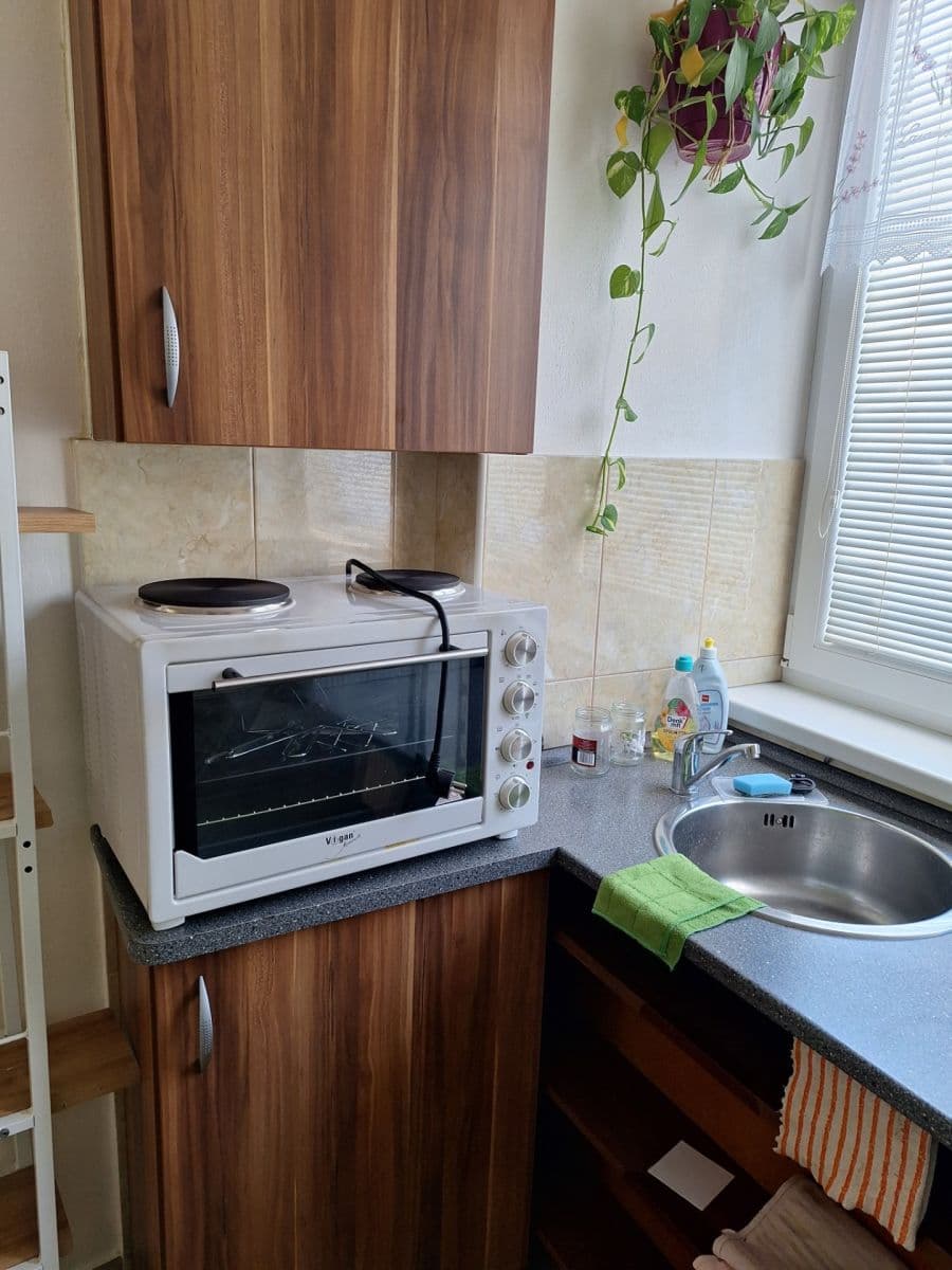 Prenájom bytu 1-izbový 31 m², Na Hrádku, Pardubice, Pardubický kraj Prenájom bytu 1-izbový 31 m², Na Hrádku, Pardubice, Pardubický kraj
