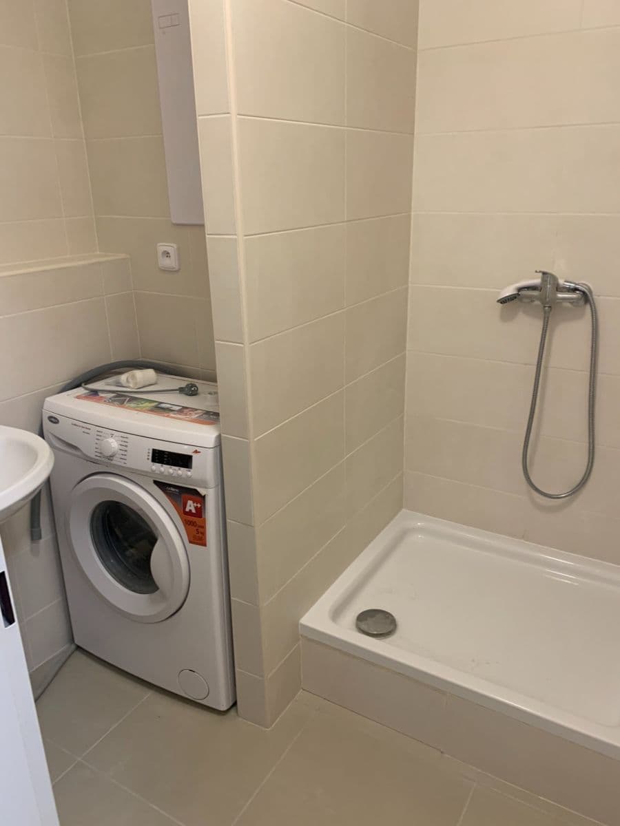 Prenájom bytu 2-izbový 40 m², Kamenný Přívoz, Středočeský kraj Prenájom bytu 2-izbový 40 m², Kamenný Přívoz, Středočeský kraj