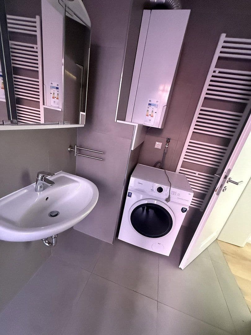 Prenájom bytu 2-izbový 40 m², Frankfurt am Main, Hesensko Prenájom bytu 2-izbový 40 m², Frankfurt am Main, Hesensko