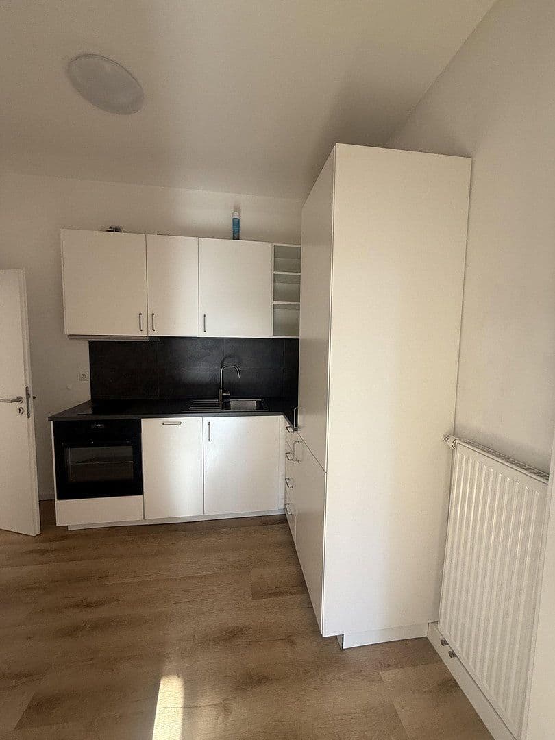 Prenájom bytu 2-izbový 40 m², Frankfurt am Main, Hesensko Prenájom bytu 2-izbový 40 m², Frankfurt am Main, Hesensko