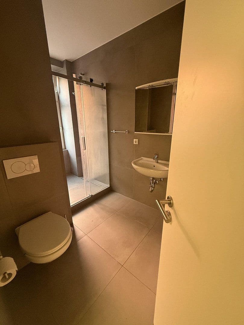 Prenájom bytu 2-izbový 40 m², Frankfurt am Main, Hesensko Prenájom bytu 2-izbový 40 m², Frankfurt am Main, Hesensko