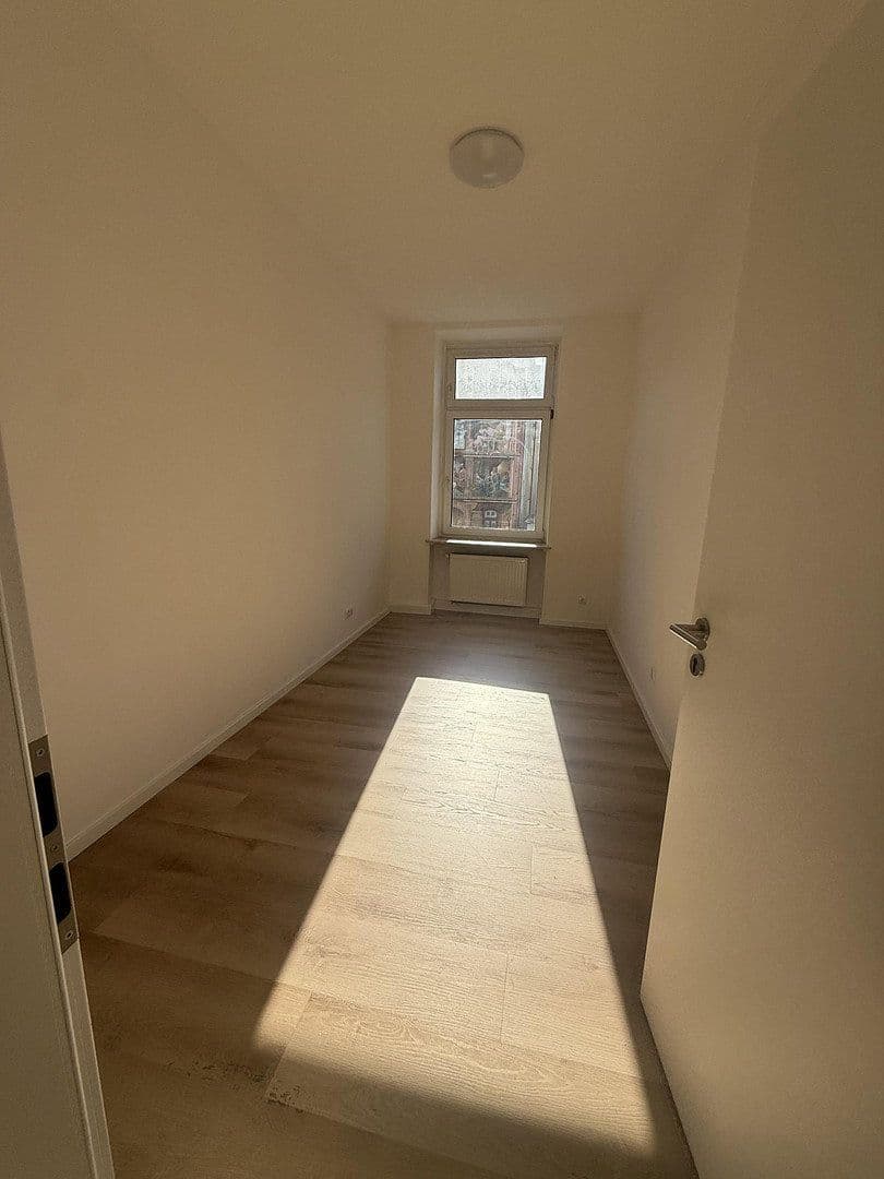 Prenájom bytu 2-izbový 40 m², Frankfurt am Main, Hesensko Prenájom bytu 2-izbový 40 m², Frankfurt am Main, Hesensko