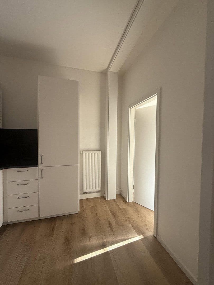 Prenájom bytu 2-izbový 40 m², Frankfurt am Main, Hesensko Prenájom bytu 2-izbový 40 m², Frankfurt am Main, Hesensko