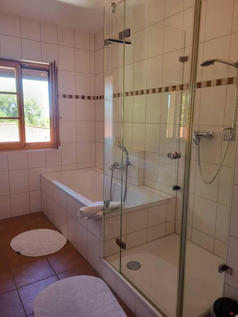Prenájom bytu 5-izbový 280 m², Oberhausen, Bavorsko Prenájom bytu 5-izbový 280 m², Oberhausen, Bavorsko