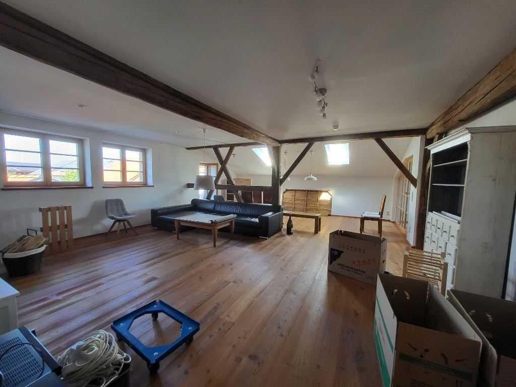 Prenájom bytu 5-izbový 280 m², Oberhausen, Bavorsko Prenájom bytu 5-izbový 280 m², Oberhausen, Bavorsko