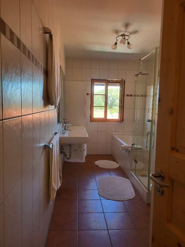 Prenájom bytu 5-izbový 280 m², Oberhausen, Bavorsko Prenájom bytu 5-izbový 280 m², Oberhausen, Bavorsko