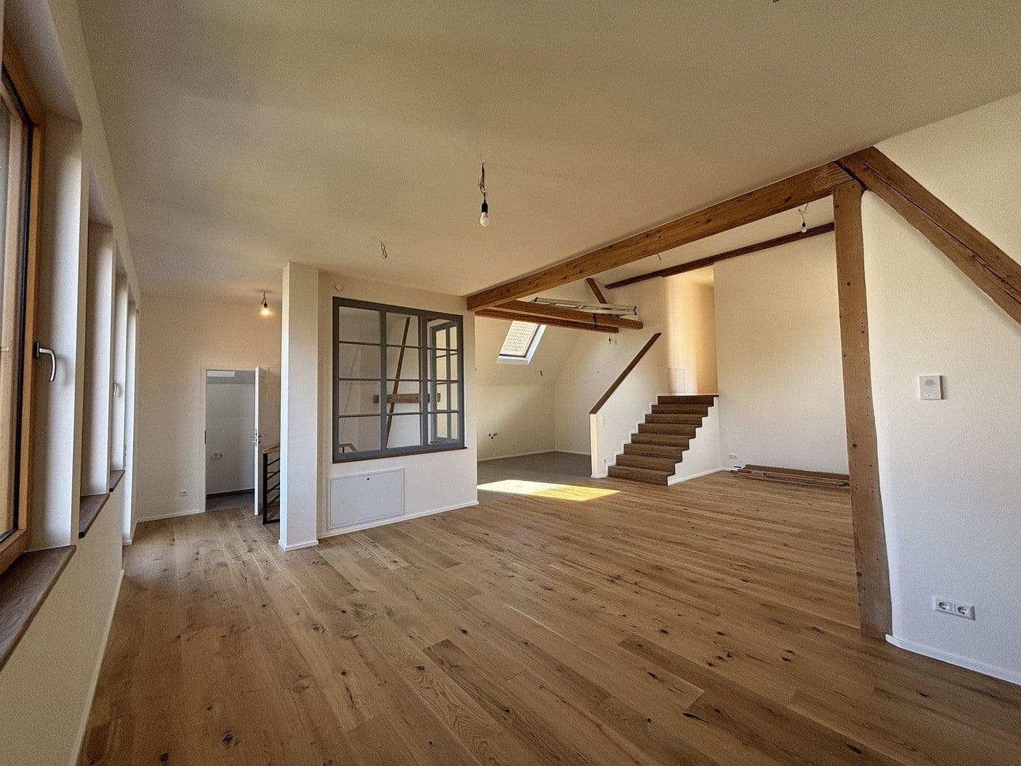 Prenájom bytu 4-izbový 147 m², Niefern-Öschelbronn, Bádensko-Wurttembersko Prenájom bytu 4-izbový 147 m², Niefern-Öschelbronn, Bádensko-Wurttembersko