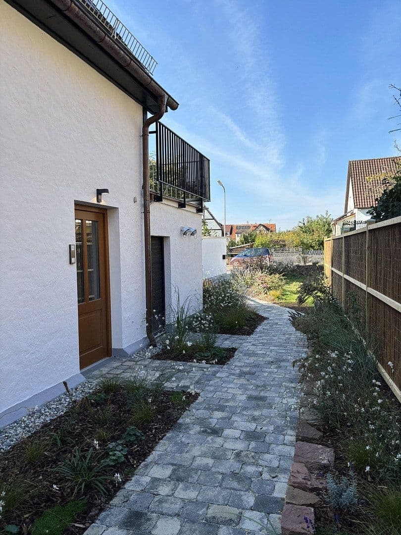Prenájom bytu 4-izbový 147 m², Niefern-Öschelbronn, Bádensko-Wurttembersko Prenájom bytu 4-izbový 147 m², Niefern-Öschelbronn, Bádensko-Wurttembersko