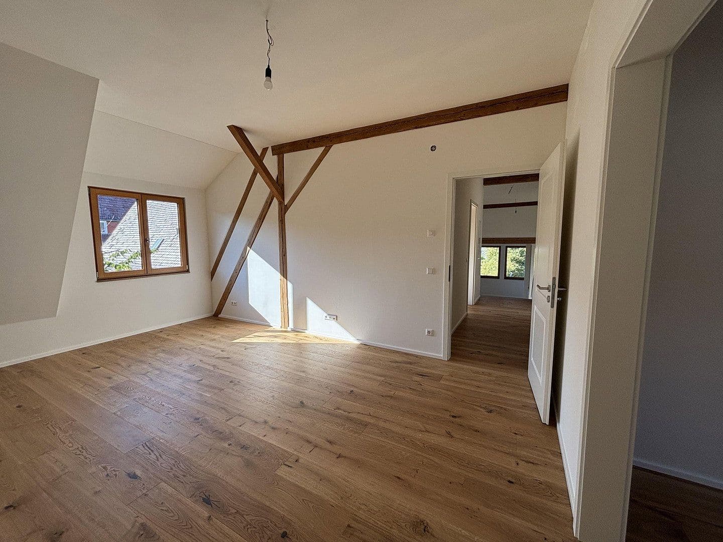 Prenájom bytu 4-izbový 147 m², Niefern-Öschelbronn, Bádensko-Wurttembersko Prenájom bytu 4-izbový 147 m², Niefern-Öschelbronn, Bádensko-Wurttembersko