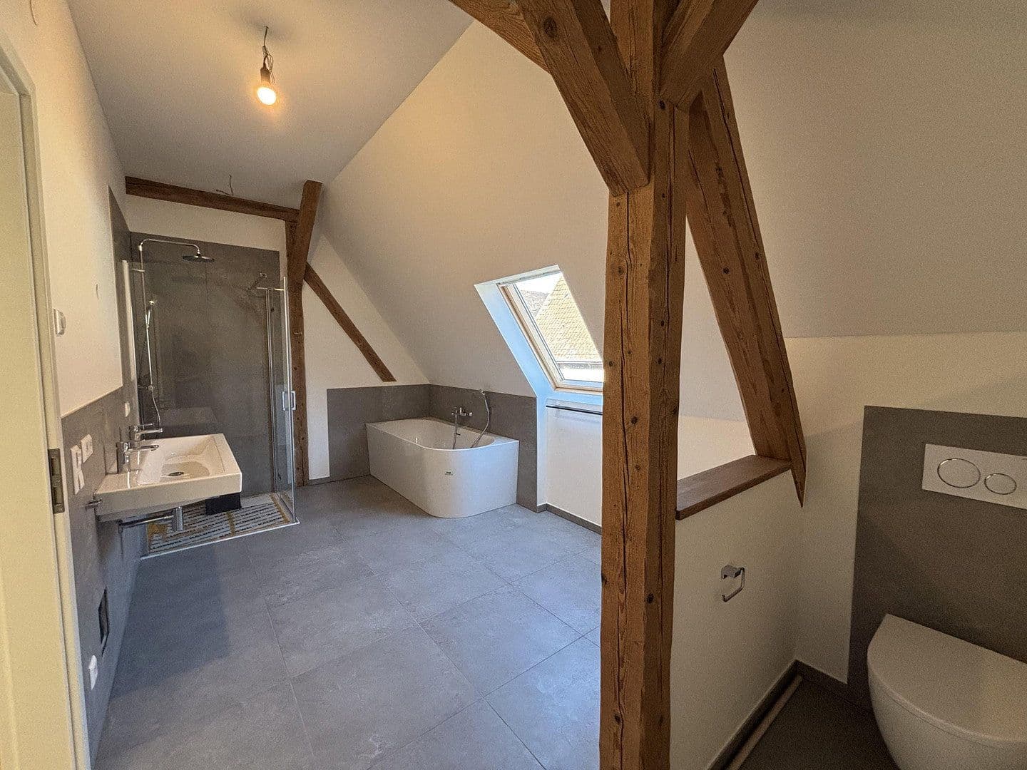 Prenájom bytu 4-izbový 147 m², Niefern-Öschelbronn, Bádensko-Wurttembersko Prenájom bytu 4-izbový 147 m², Niefern-Öschelbronn, Bádensko-Wurttembersko