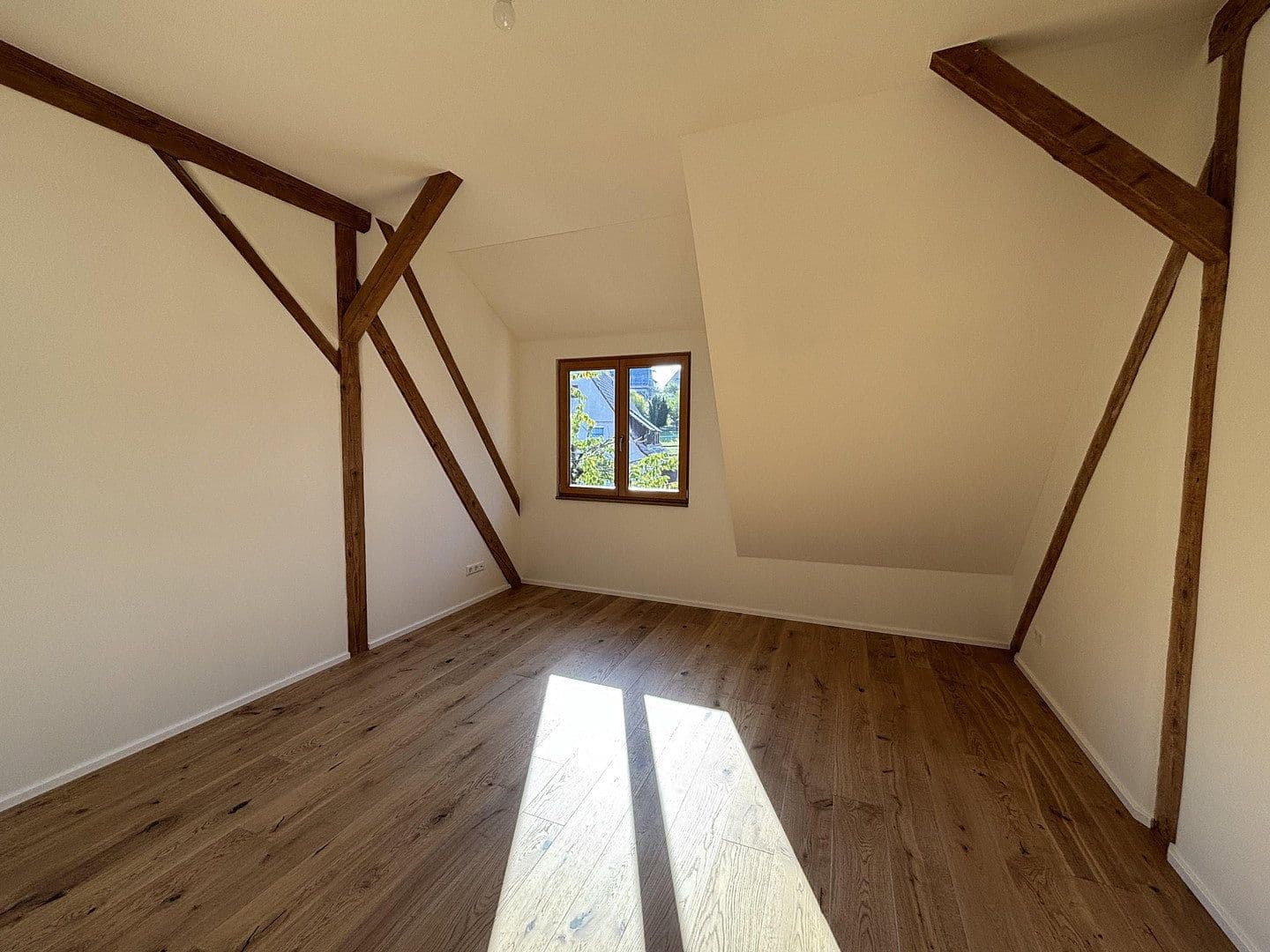 Prenájom bytu 4-izbový 147 m², Niefern-Öschelbronn, Bádensko-Wurttembersko Prenájom bytu 4-izbový 147 m², Niefern-Öschelbronn, Bádensko-Wurttembersko