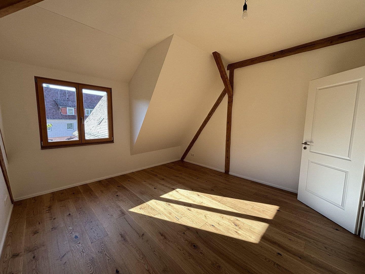 Prenájom bytu 4-izbový 147 m², Niefern-Öschelbronn, Bádensko-Wurttembersko Prenájom bytu 4-izbový 147 m², Niefern-Öschelbronn, Bádensko-Wurttembersko