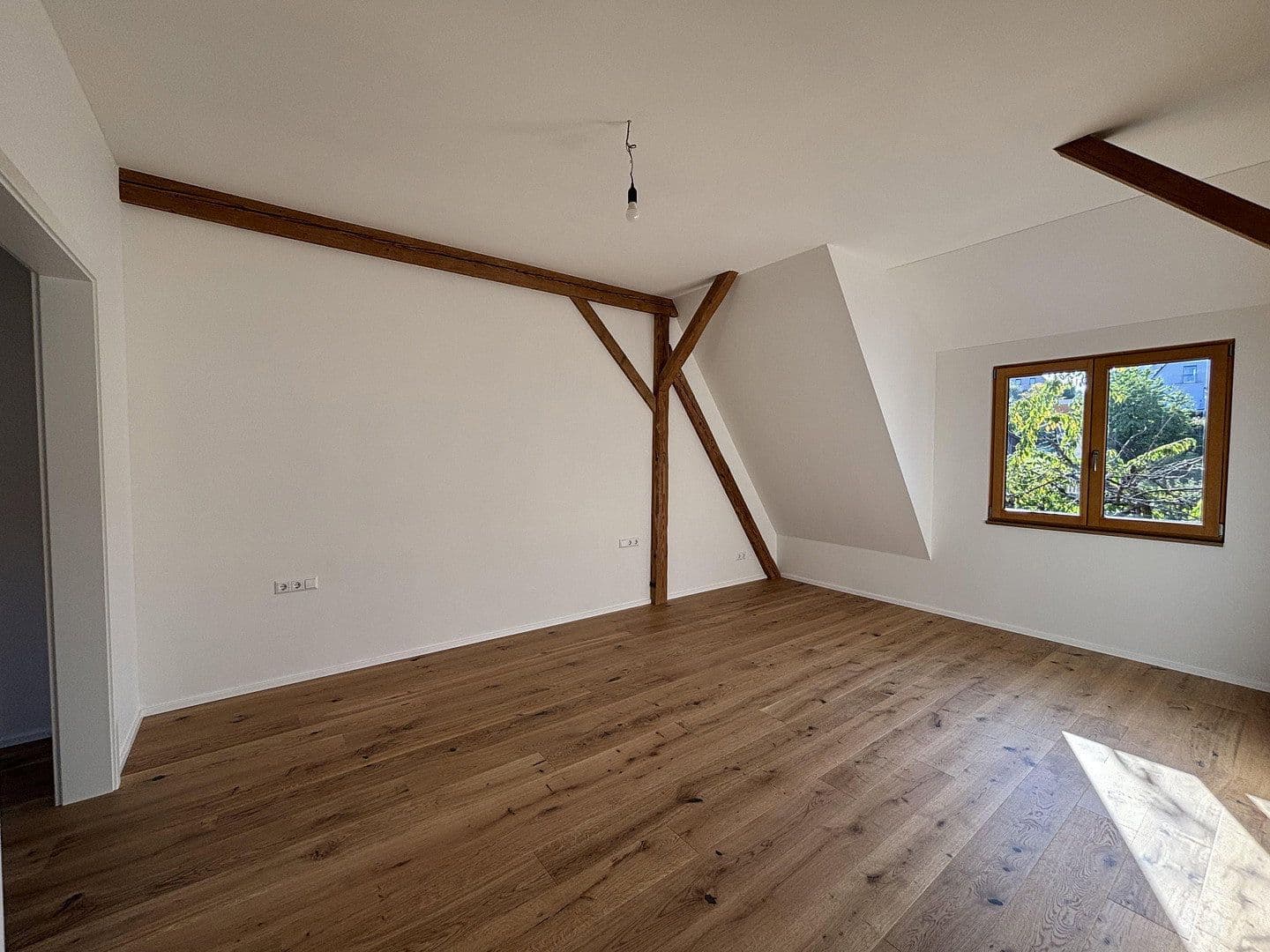 Prenájom bytu 4-izbový 147 m², Niefern-Öschelbronn, Bádensko-Wurttembersko Prenájom bytu 4-izbový 147 m², Niefern-Öschelbronn, Bádensko-Wurttembersko