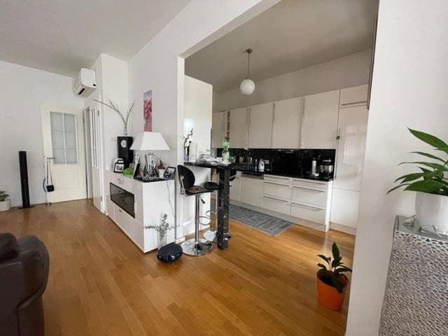 Predaj bytu 3-izbový 120 m², Berlin, Berlín Predaj bytu 3-izbový 120 m², Berlin, Berlín