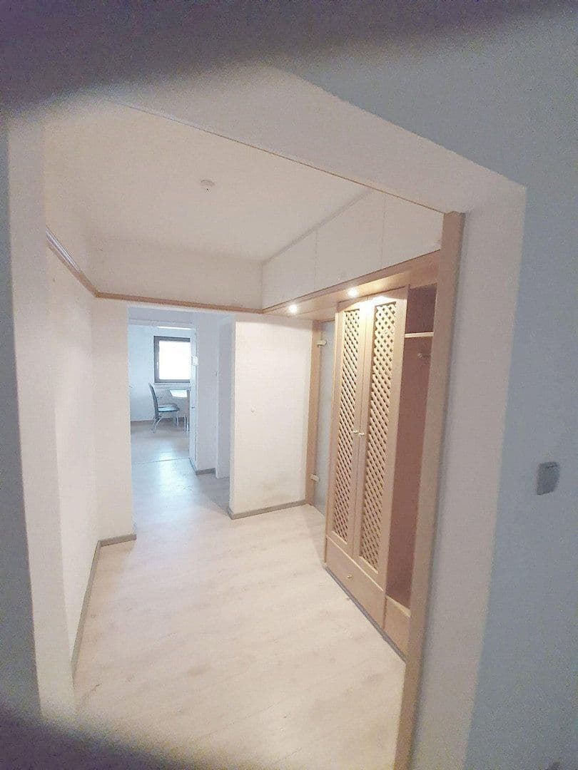 Prenájom bytu 5-izbový 120 m², Heidelberg, Bádensko-Wurttembersko Prenájom bytu 5-izbový 120 m², Heidelberg, Bádensko-Wurttembersko
