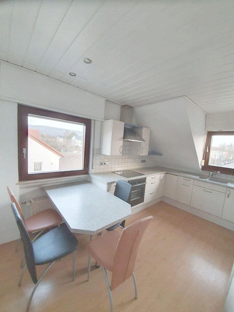 Prenájom bytu 5-izbový 120 m², Heidelberg, Bádensko-Wurttembersko Prenájom bytu 5-izbový 120 m², Heidelberg, Bádensko-Wurttembersko