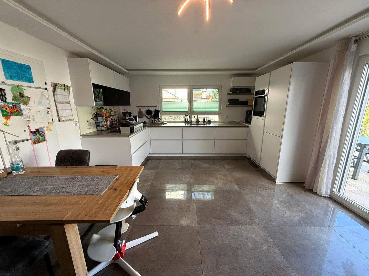 Predaj domu 193 m², pozemok 445 m², Kuppenheim, Bádensko-Wurttembersko Predaj domu 193 m², pozemok 445 m², Kuppenheim, Bádensko-Wurttembersko
