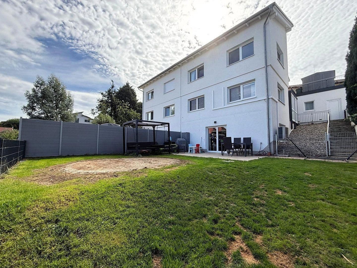 Predaj domu 193 m², pozemok 445 m², Kuppenheim, Bádensko-Wurttembersko Predaj domu 193 m², pozemok 445 m², Kuppenheim, Bádensko-Wurttembersko