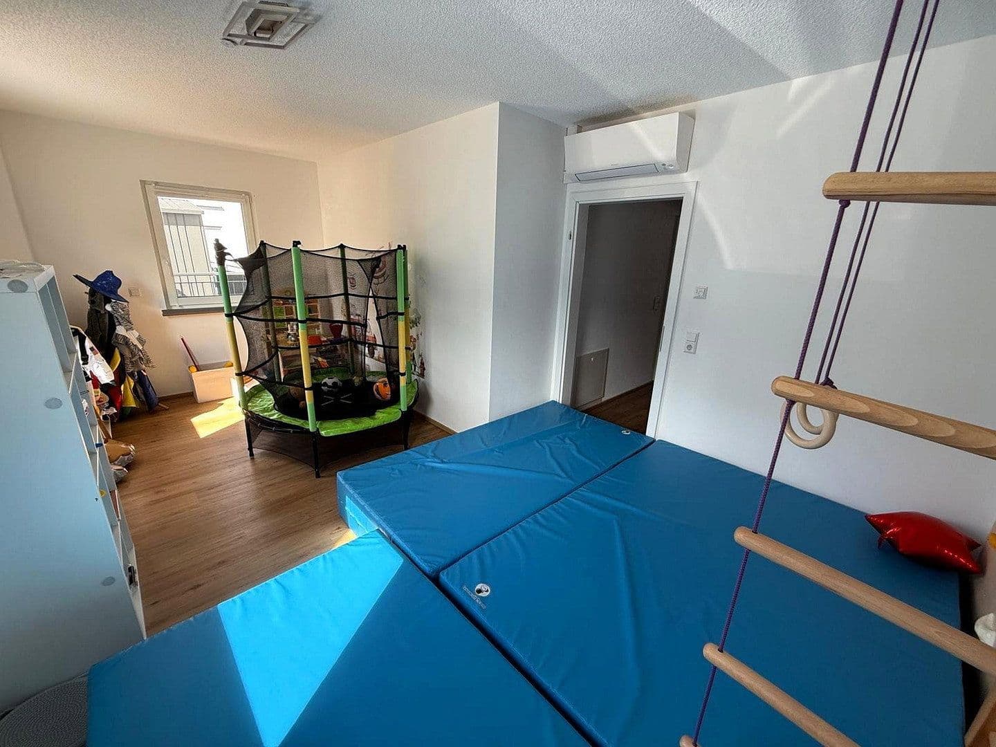 Predaj domu 193 m², pozemok 445 m², Kuppenheim, Bádensko-Wurttembersko Predaj domu 193 m², pozemok 445 m², Kuppenheim, Bádensko-Wurttembersko