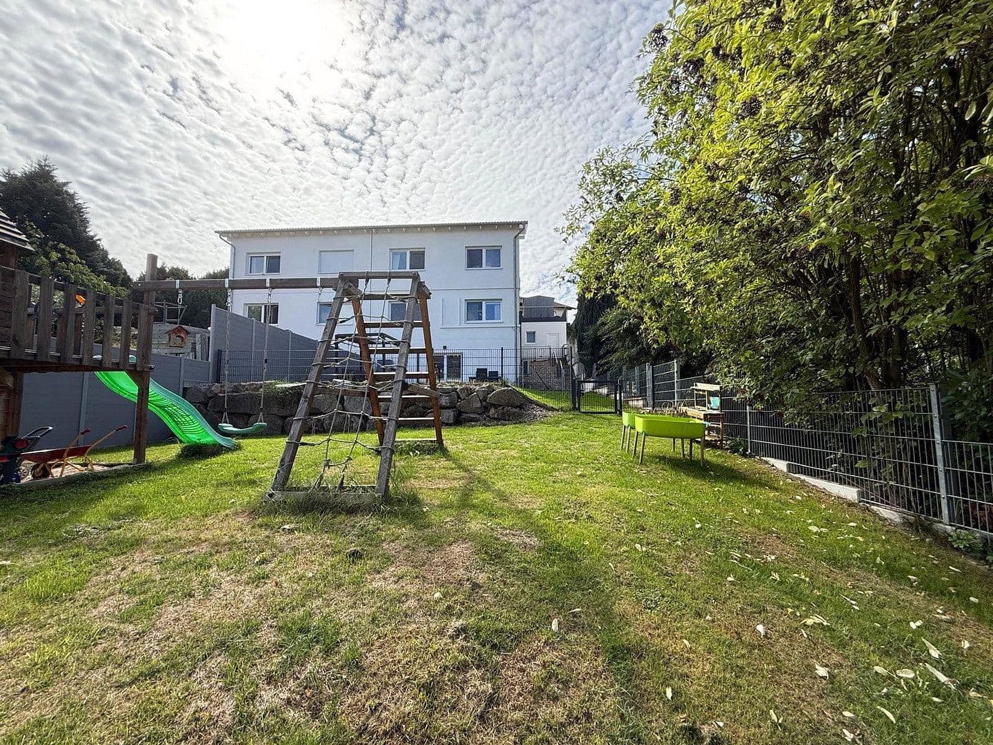 Predaj domu 193 m², pozemok 445 m², Kuppenheim, Bádensko-Wurttembersko Predaj domu 193 m², pozemok 445 m², Kuppenheim, Bádensko-Wurttembersko