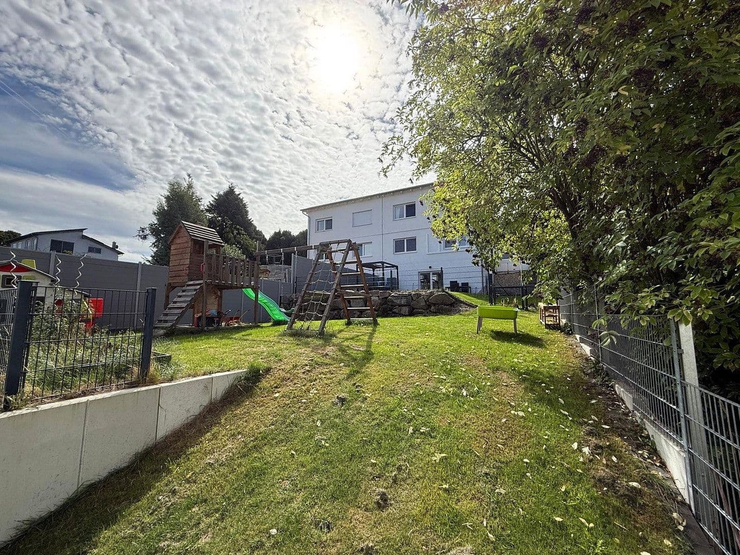 Predaj domu 193 m², pozemok 445 m², Kuppenheim, Bádensko-Wurttembersko Predaj domu 193 m², pozemok 445 m², Kuppenheim, Bádensko-Wurttembersko