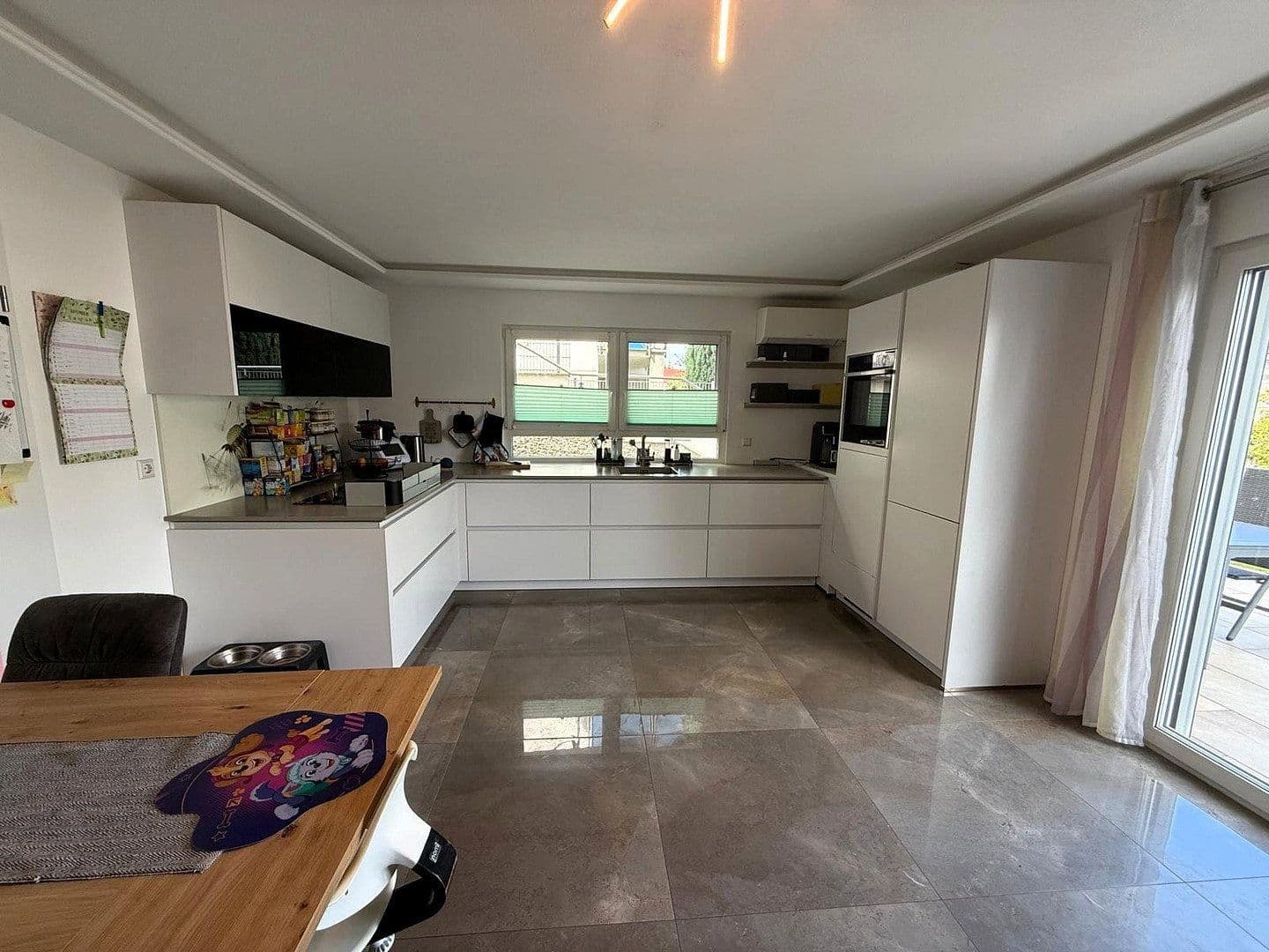 Predaj domu 193 m², pozemok 445 m², Kuppenheim, Bádensko-Wurttembersko Predaj domu 193 m², pozemok 445 m², Kuppenheim, Bádensko-Wurttembersko