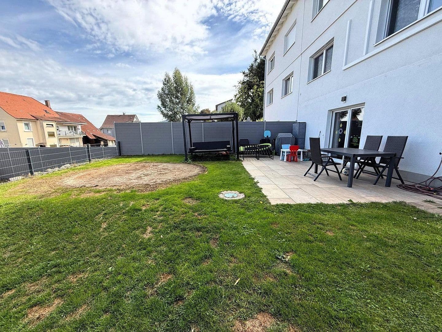 Predaj domu 193 m², pozemok 445 m², Kuppenheim, Bádensko-Wurttembersko Predaj domu 193 m², pozemok 445 m², Kuppenheim, Bádensko-Wurttembersko