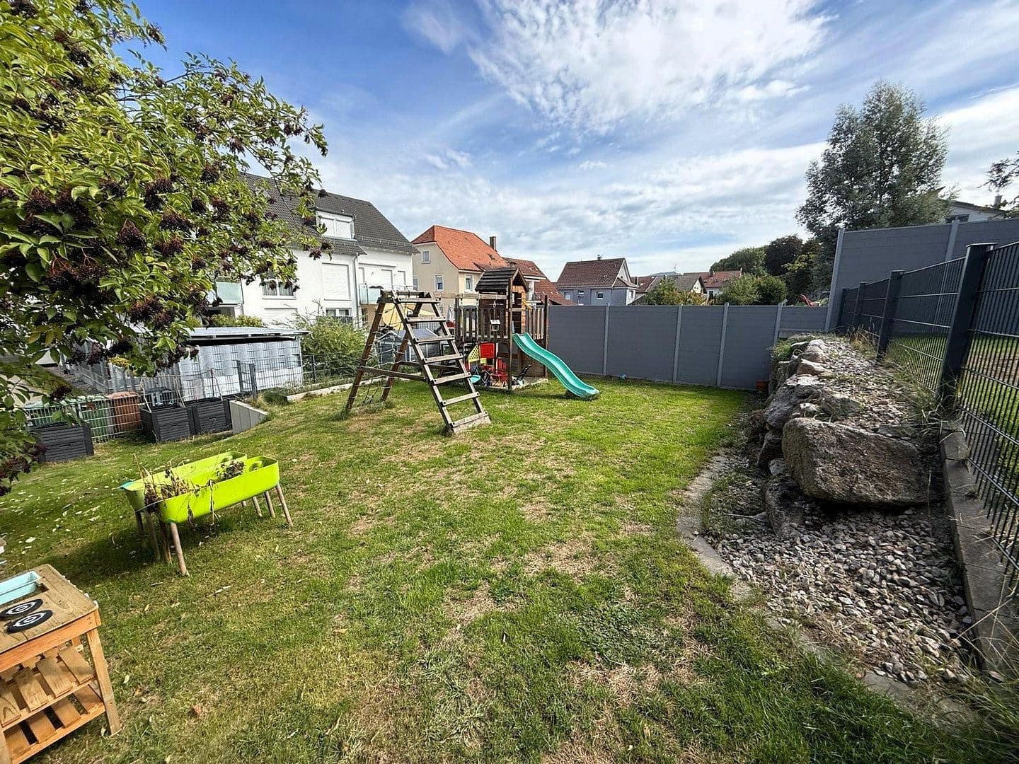 Predaj domu 193 m², pozemok 445 m², Kuppenheim, Bádensko-Wurttembersko Predaj domu 193 m², pozemok 445 m², Kuppenheim, Bádensko-Wurttembersko