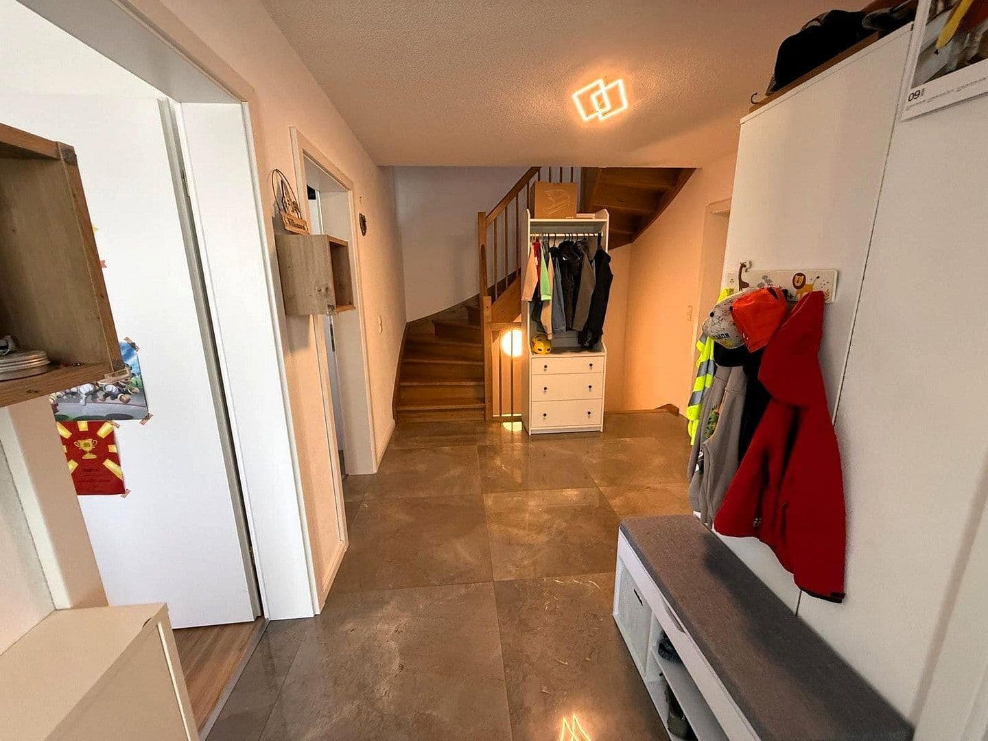 Predaj domu 193 m², pozemok 445 m², Kuppenheim, Bádensko-Wurttembersko Predaj domu 193 m², pozemok 445 m², Kuppenheim, Bádensko-Wurttembersko