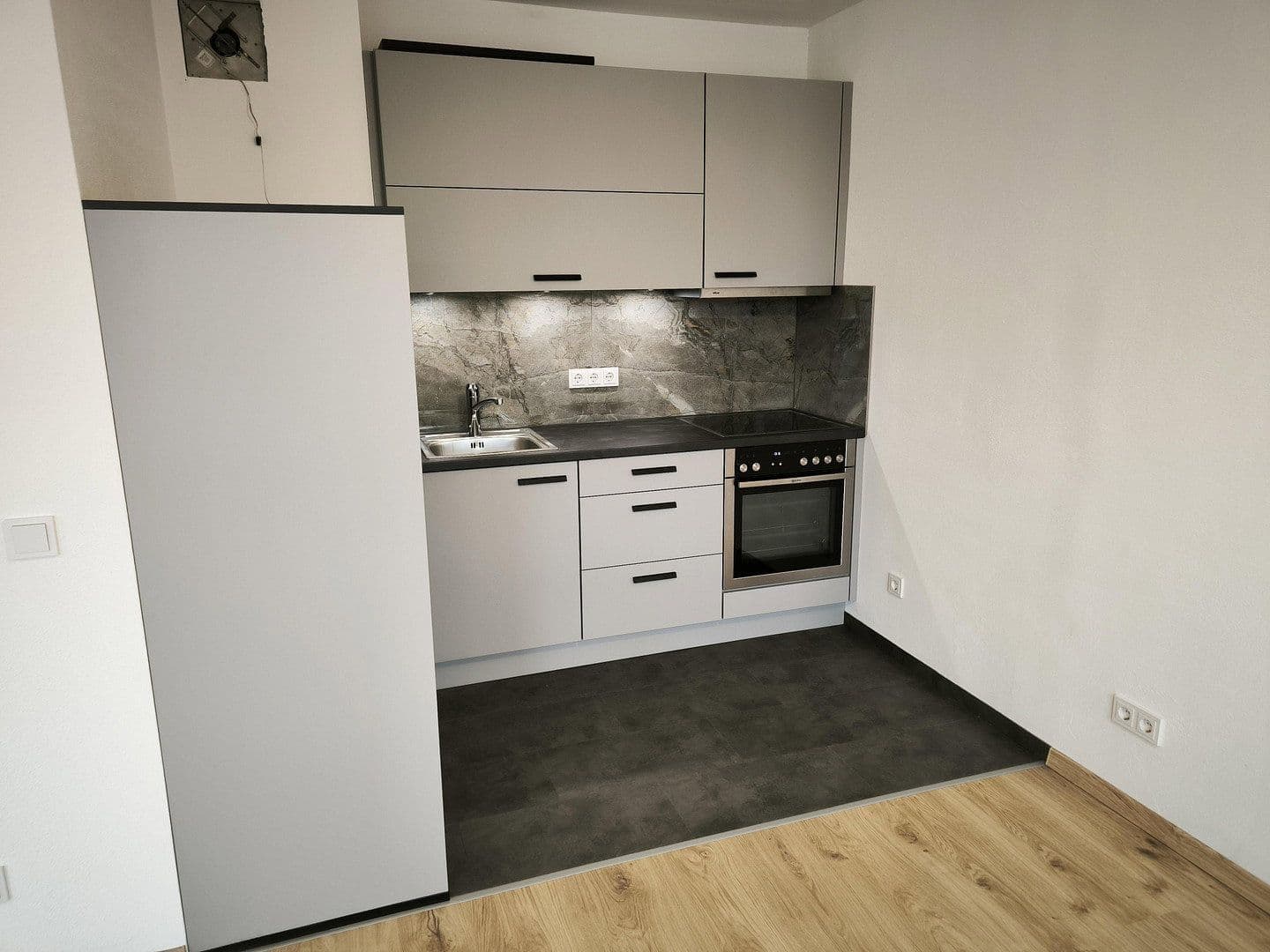 Prenájom bytu 1-izbový 39 m², Neuss, Severné Porýnie - Westfálsko Prenájom bytu 1-izbový 39 m², Neuss, Severné Porýnie - Westfálsko