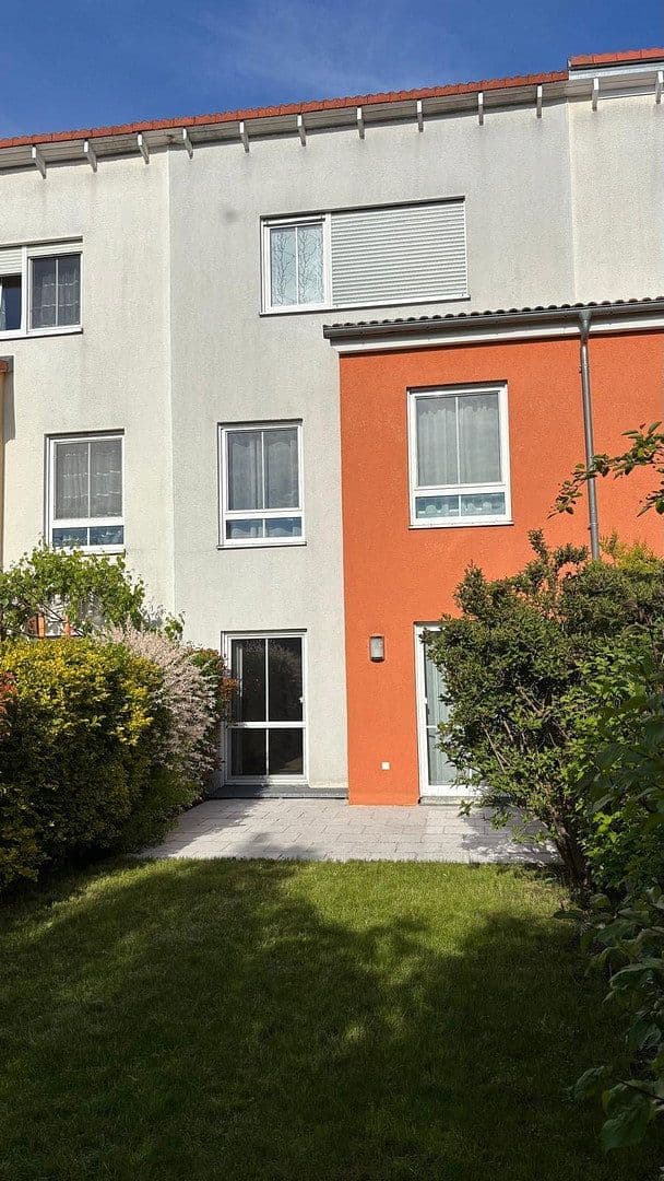 Predaj domu 122 m², pozemok 162 m², Erlangen, Bavorsko Predaj domu 122 m², pozemok 162 m², Erlangen, Bavorsko