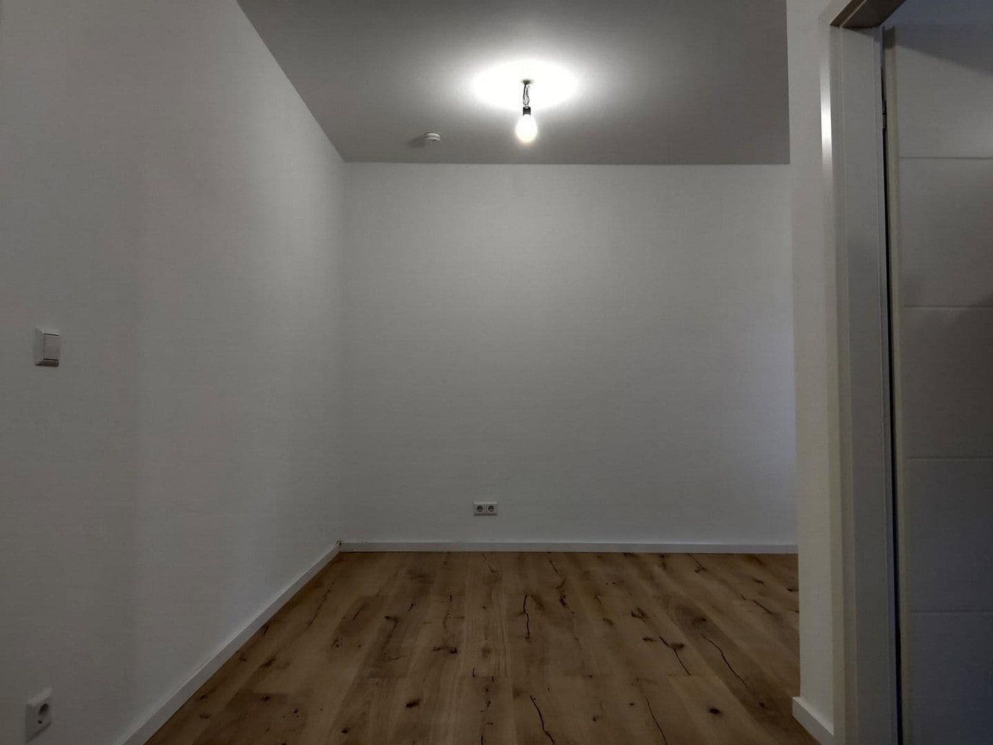 Prenájom bytu 2-izbový 45 m², Ludwigshafen, Porýnie-Falcko Prenájom bytu 2-izbový 45 m², Ludwigshafen, Porýnie-Falcko