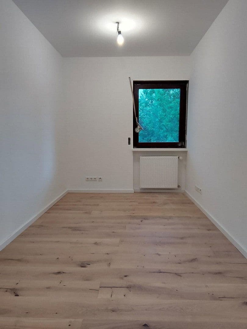 Prenájom bytu 2-izbový 45 m², Ludwigshafen, Porýnie-Falcko Prenájom bytu 2-izbový 45 m², Ludwigshafen, Porýnie-Falcko