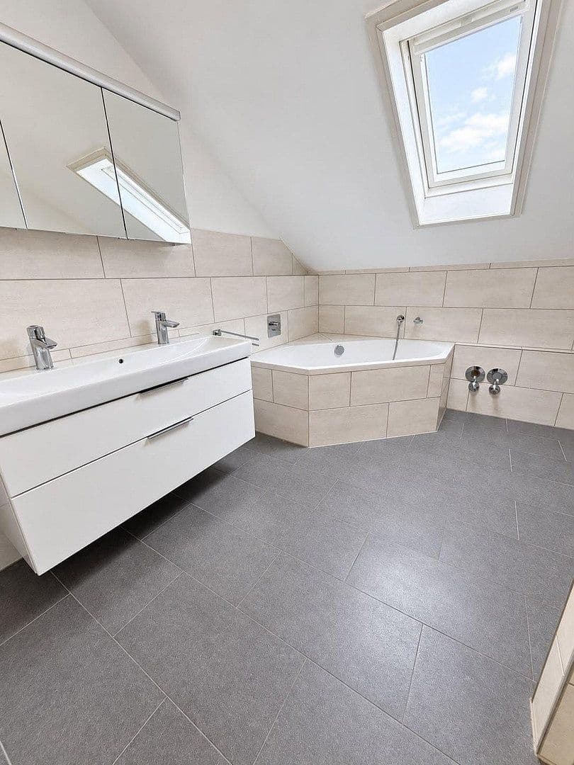 Predaj domu 210 m², pozemok 588 m², Groß-Umstadt, Hesensko Predaj domu 210 m², pozemok 588 m², Groß-Umstadt, Hesensko