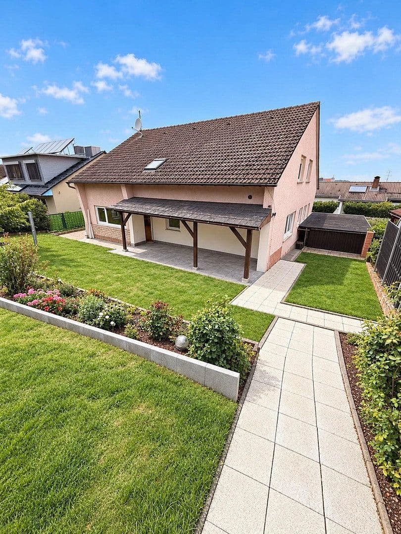 Predaj domu 210 m², pozemok 588 m², Groß-Umstadt, Hesensko Predaj domu 210 m², pozemok 588 m², Groß-Umstadt, Hesensko