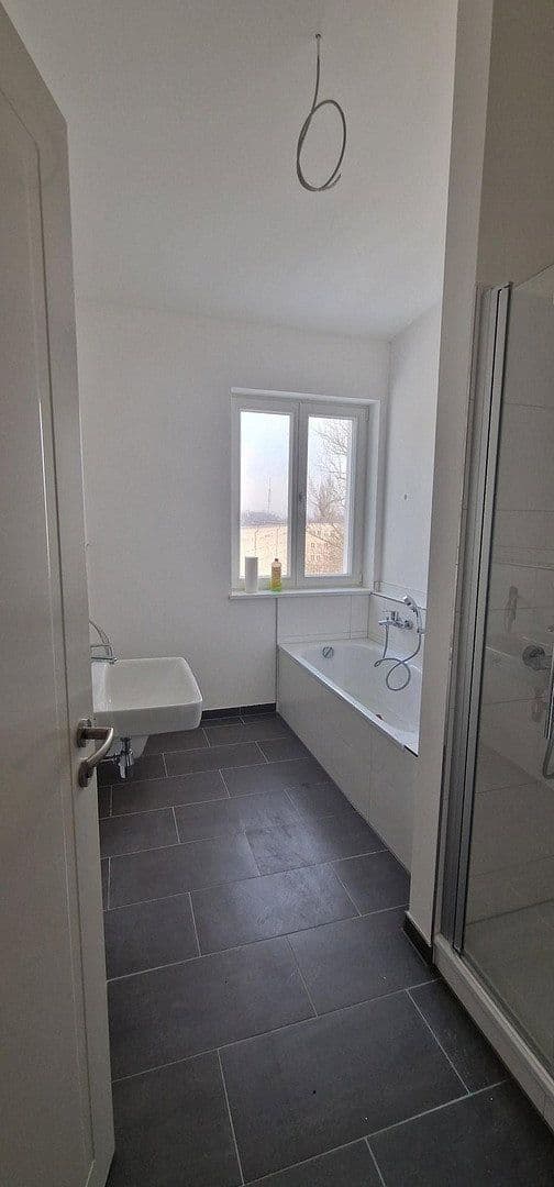 Prenájom bytu 3-izbový 90 m², Segefliegerdamm 10, Berlin, Berlín Prenájom bytu 3-izbový 90 m², Segefliegerdamm 10, Berlin, Berlín