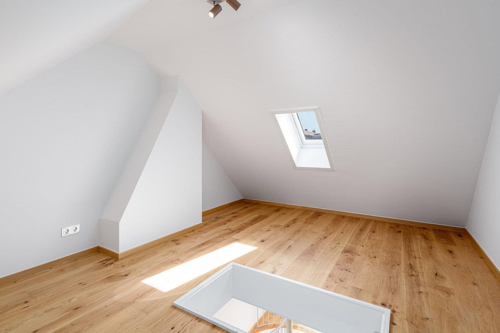 Predaj bytu 2-izbový 47 m², Oettingenstraße 20, München-Lehel, Bavorsko Predaj bytu 2-izbový 47 m², Oettingenstraße 20, München-Lehel, Bavorsko