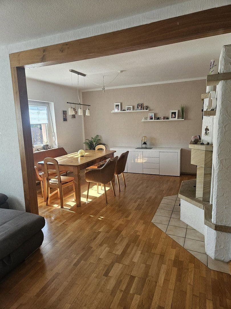 Predaj domu 171 m², pozemok 820 m², Annweiler am Trifels, Porýnie-Falcko Predaj domu 171 m², pozemok 820 m², Annweiler am Trifels, Porýnie-Falcko