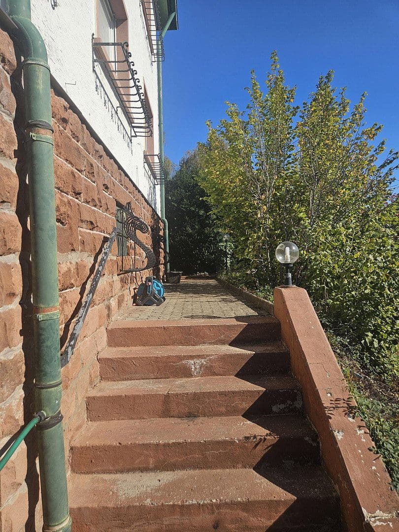 Predaj domu 171 m², pozemok 820 m², Annweiler am Trifels, Porýnie-Falcko Predaj domu 171 m², pozemok 820 m², Annweiler am Trifels, Porýnie-Falcko