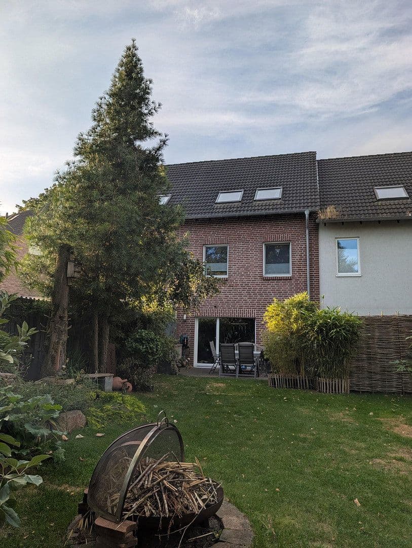 Predaj domu 123 m², pozemok 236 m², Oberhausen, Severné Porýnie - Westfálsko Predaj domu 123 m², pozemok 236 m², Oberhausen, Severné Porýnie - Westfálsko