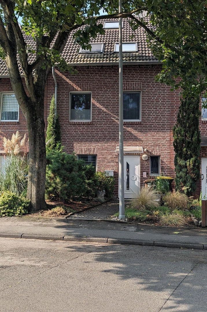 Predaj domu 123 m², pozemok 236 m², Oberhausen, Severné Porýnie - Westfálsko Predaj domu 123 m², pozemok 236 m², Oberhausen, Severné Porýnie - Westfálsko