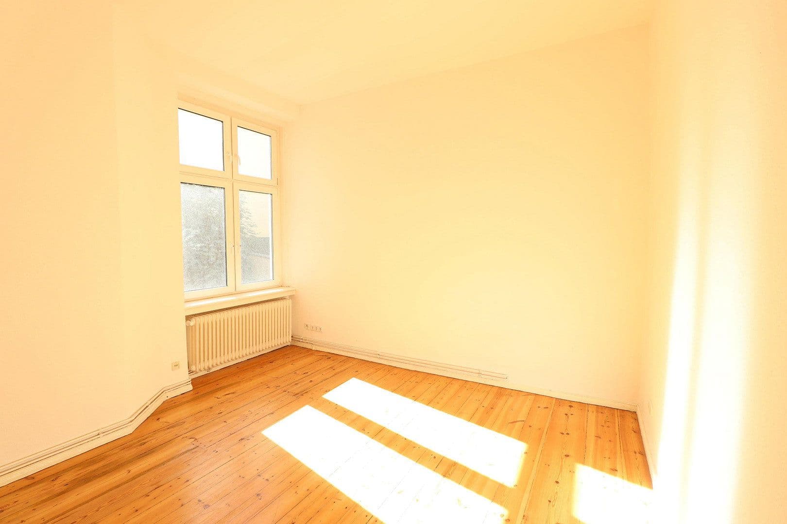 Prenájom bytu 2-izbový 74 m², Antwerpener Str. 00, Berlin, Berlín Prenájom bytu 2-izbový 74 m², Antwerpener Str. 00, Berlin, Berlín